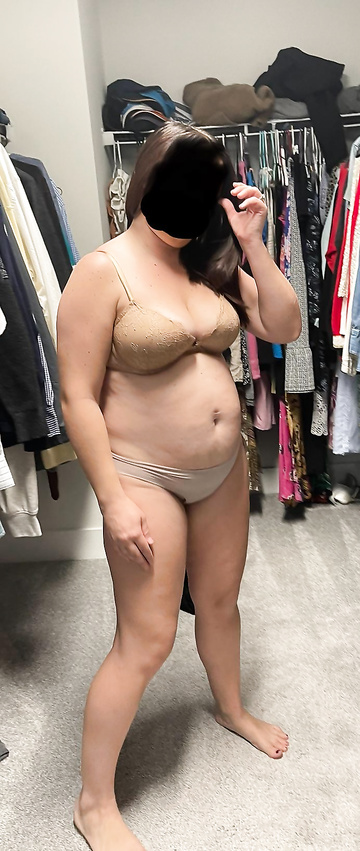 Anyone still think my chubby mom bod is sexy after 2 kids?