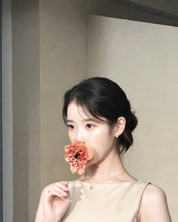 IU