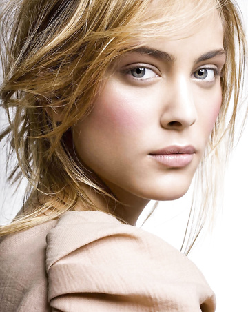 Nora Arnezeder