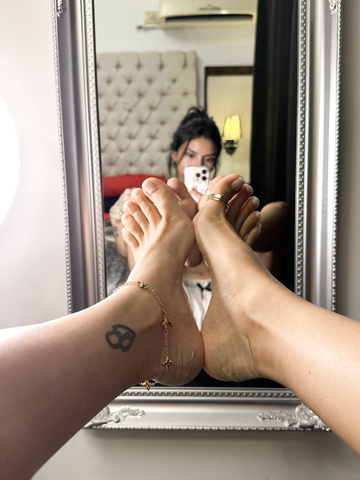 My feet are looking extra gorgeous today
