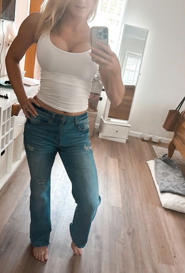 Mamá de 37 años completamente vestida o completamente desnuda