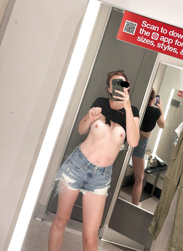 Milfs lieben es, blitzende Selfies bei Target zu machen