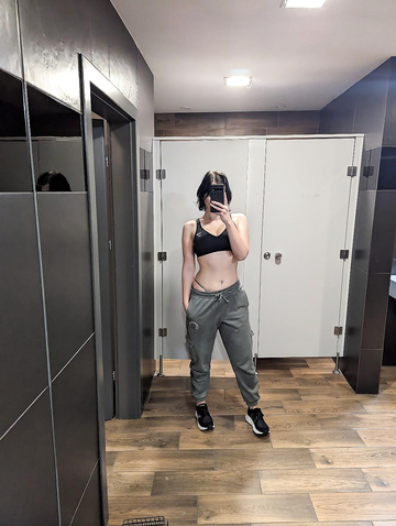 спортивный костюм :>