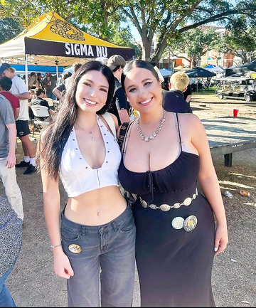 Le ganó el pecho a todas sus amigas