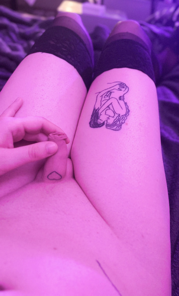 ¿Te gustan las chicas con penes tatuados?