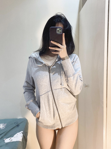 ¿Sudadera con capucha puesta o sin capucha? :3