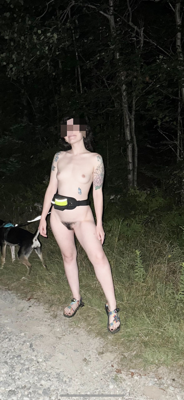 A mi perro y a mí nos gusta hacer senderismo con la misma ropa.