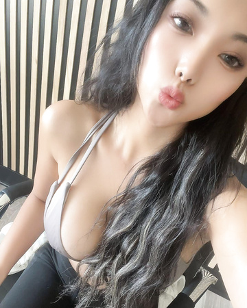 linda selfie