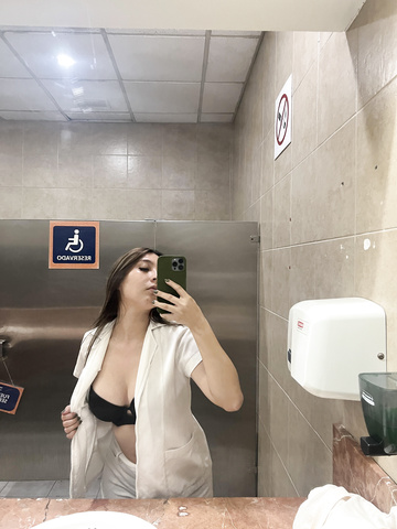 Había un tipo mirándome los pechos hoy en el hospital.