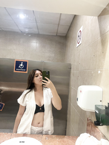 Había un tipo mirándome los pechos hoy en el hospital.