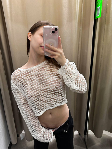 Я люблю примерять прозрачную одежду