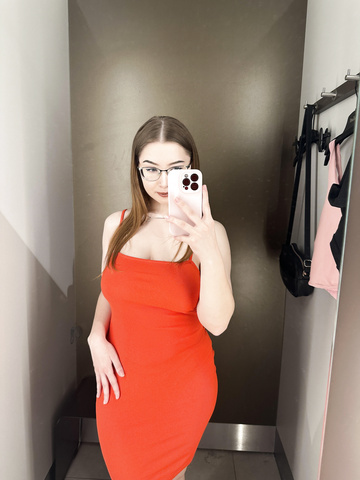 Me encanta hacerme traviesa en el vestuario.