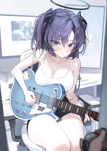 Yuuka aprendiendo a tocar la guitarra
