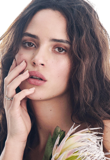Adria Arjona