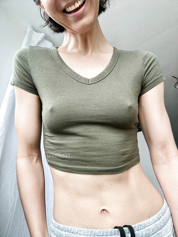 top corto de entrenamiento con pokies