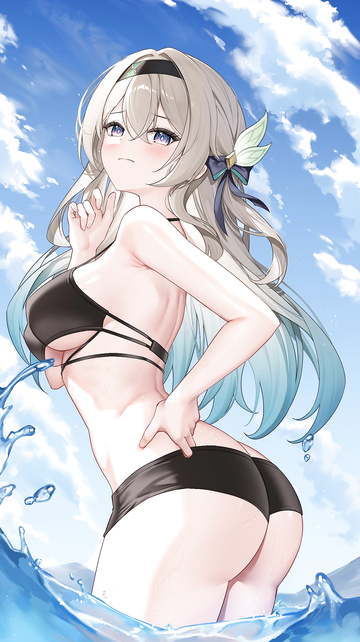 Luciérnaga en bikini en el océano