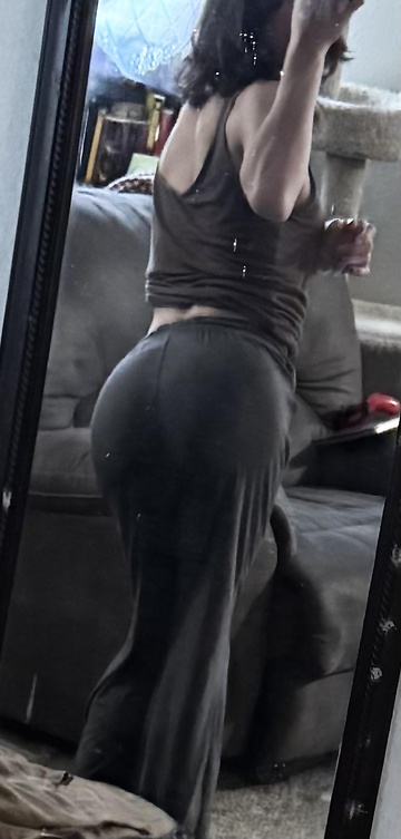 Who wants to chat with a lonely t-girl on her birthday