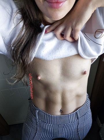 ¿Te gustaría correrte en mis abdominales o prefieres lugares más húmedos? Sé honesta, por favor :p