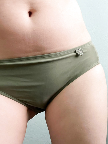 Fin de semana del Día de los Caídos. Espero que mi cuerpo de 35 años todavía sea digno de un bikini.