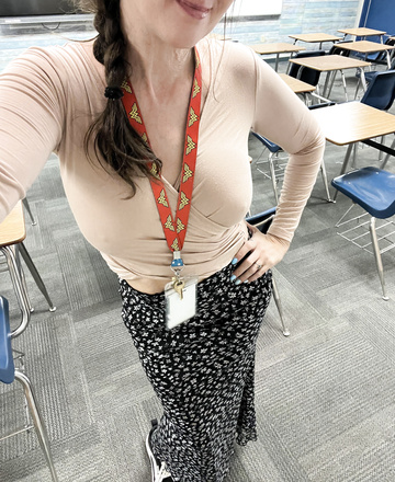 La señorita Lucy se portó un poco mal en clase. ¿Hasta dónde llego? Fantasía de la maestra xoxo