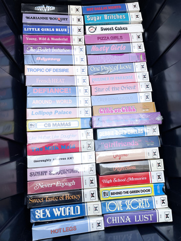 Colección de pornografía Betamax del abuelo: 180 casetes aún en plástico
