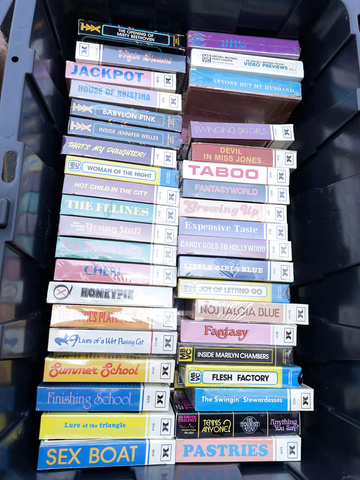 Colección de pornografía Betamax del abuelo: 180 casetes aún en plástico