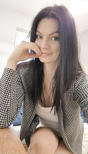 Soy tu nueva secretaria. ¿Debería ir debajo de tu escritorio?