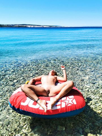 Este parece un lugar perfecto para tener sexo en la playa.