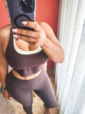 Mi mamá de 44 años de 2 después del gimnasio, ¿aún follable?