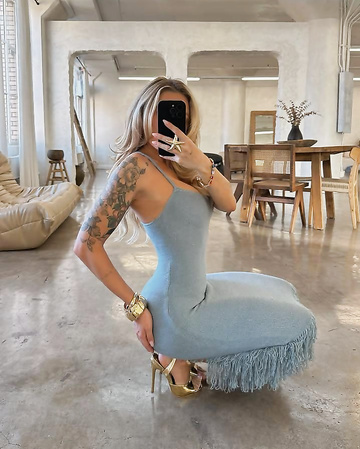 Rubia de azul