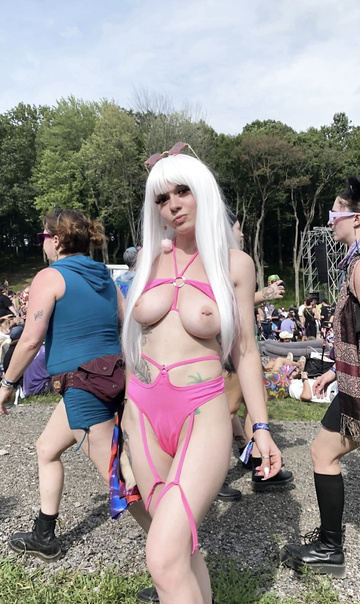 No sería un festival si mis tetas no estuvieran afuera.
