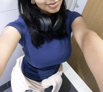 Quitándome mi ropa de gimnasio