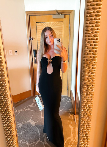 Quelle robe voudrais-tu que je porte à notre rendez-vous ? Une ou deux ?