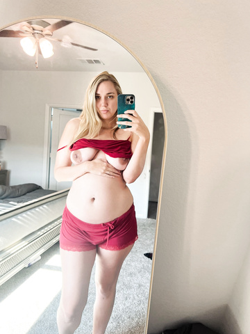 *pone los ojos en blanco* ¿Así que no te follarías a una milf embarazada?