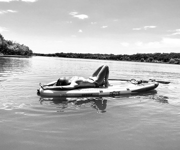 Ich liebe es, mit dem Paddle-Board rauszugehen.