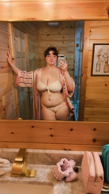 Bikini Selfie, except it's December and I'm secretly freezing my booty cheeks off